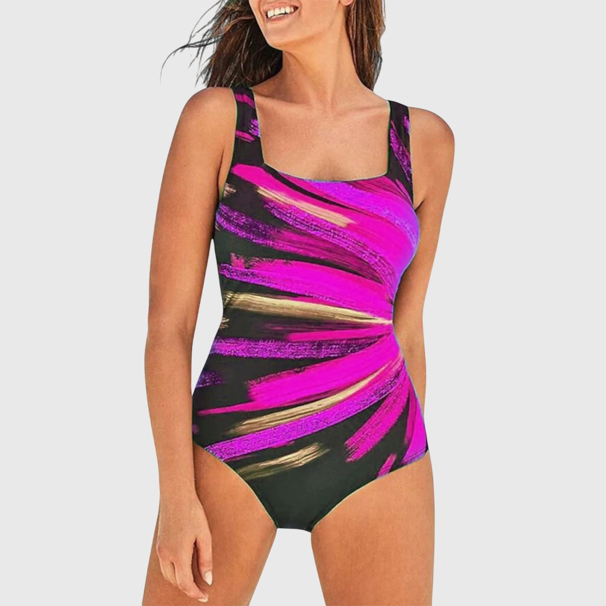 Maillot de bain une pièce à rayures rose et or sur fond vert foncé, bretelles noires.