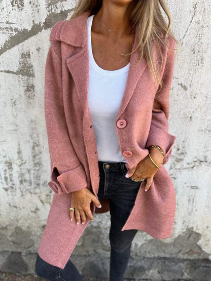 Manteau chic minimaliste rose à revers et deux rangées de boutons