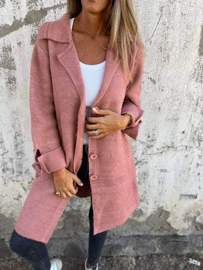 Manteau chic minimaliste rose à poches plaquées et fermeture boutonnée