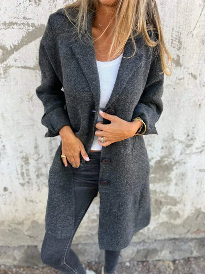 Manteau chic minimaliste gris anthracite à revers et fermeture boutonnée