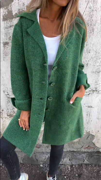 Manteau chic minimaliste vert à col et boutons sur le devant