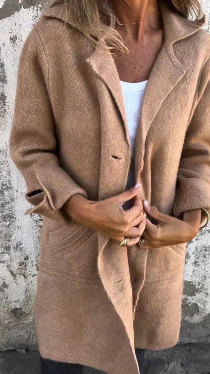 Manteau chic minimaliste beige clair à revers et patte de boutonnage