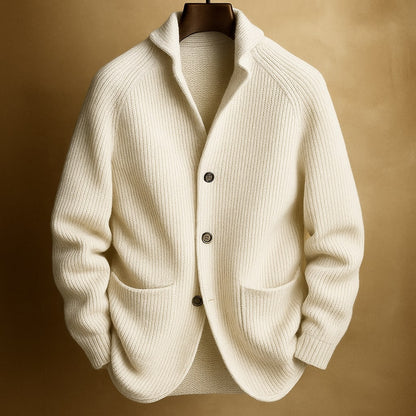 Cardigan homme en laine tricotée blanc cassé, col châle, patte boutonnée et poches plaquées