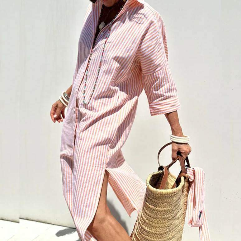 Robe chemise rayée rose, manches 3/4, boutonnée, col chemise, fente devant