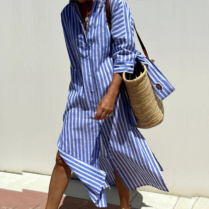 Robe chemise rayée bleue, boutonnée, col chemise, manches longues, fente devant