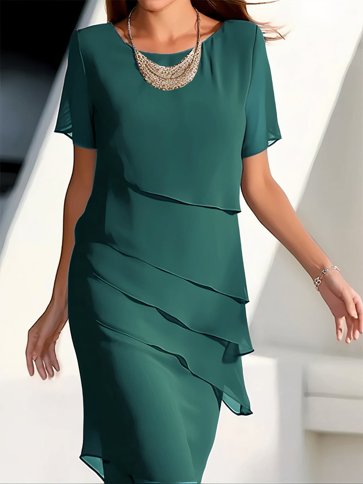 Robe plissée élégante verte, manches courtes, encolure ronde, volant asymétrique