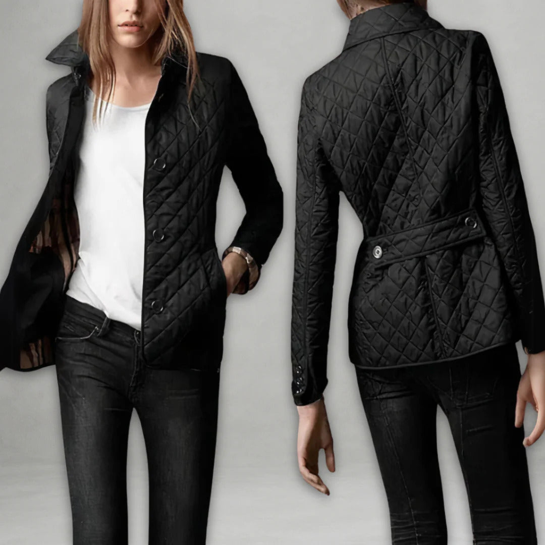 Veste matelassée noire à col ouvert, fermeture par boutons, poche zippée diagonale.