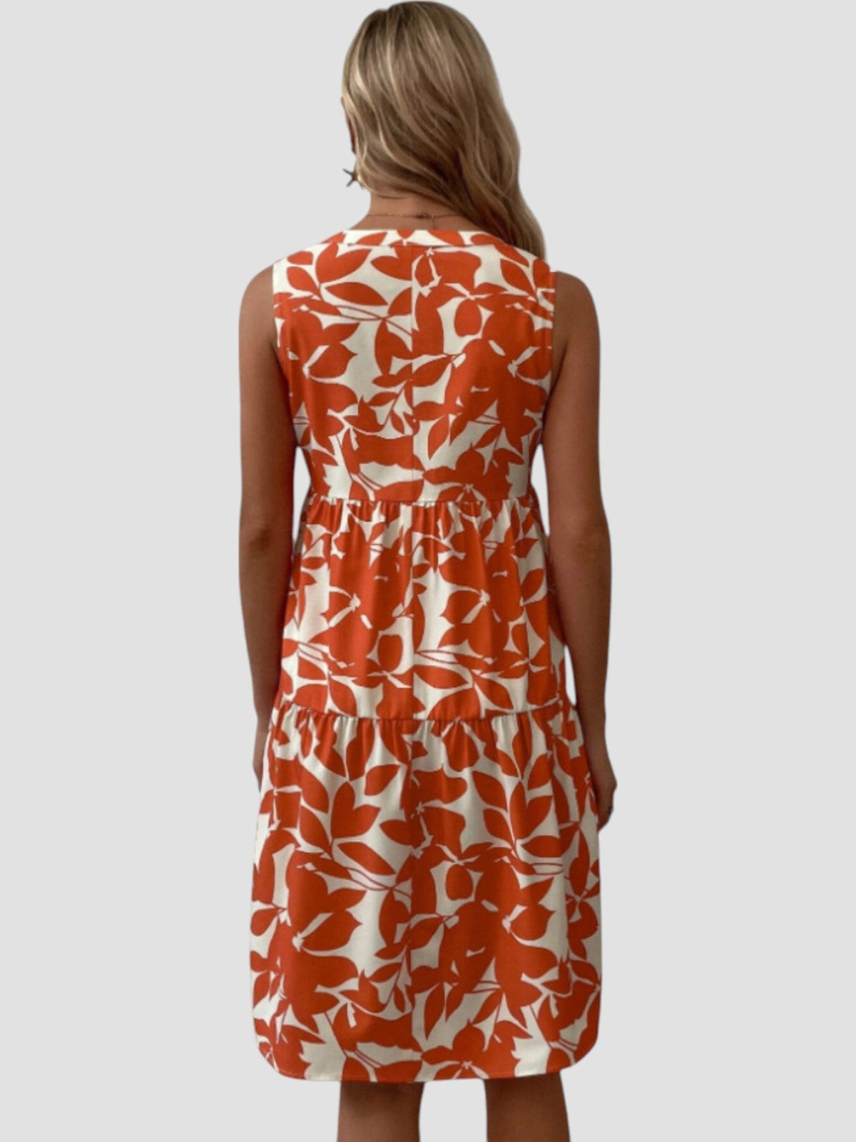 Robe midi sans manches imprimé feuilles rouge orangé, vue de dos, jupe à volants