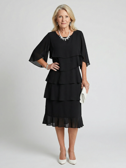 Robe midi noire étagée à volants superposés, manches courtes évasées, encolure ronde