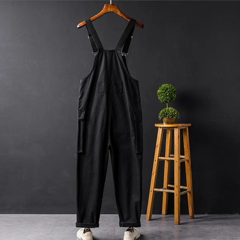 Salopette de jardinage noire à bretelles, poches cargo et fermeture boutonnée