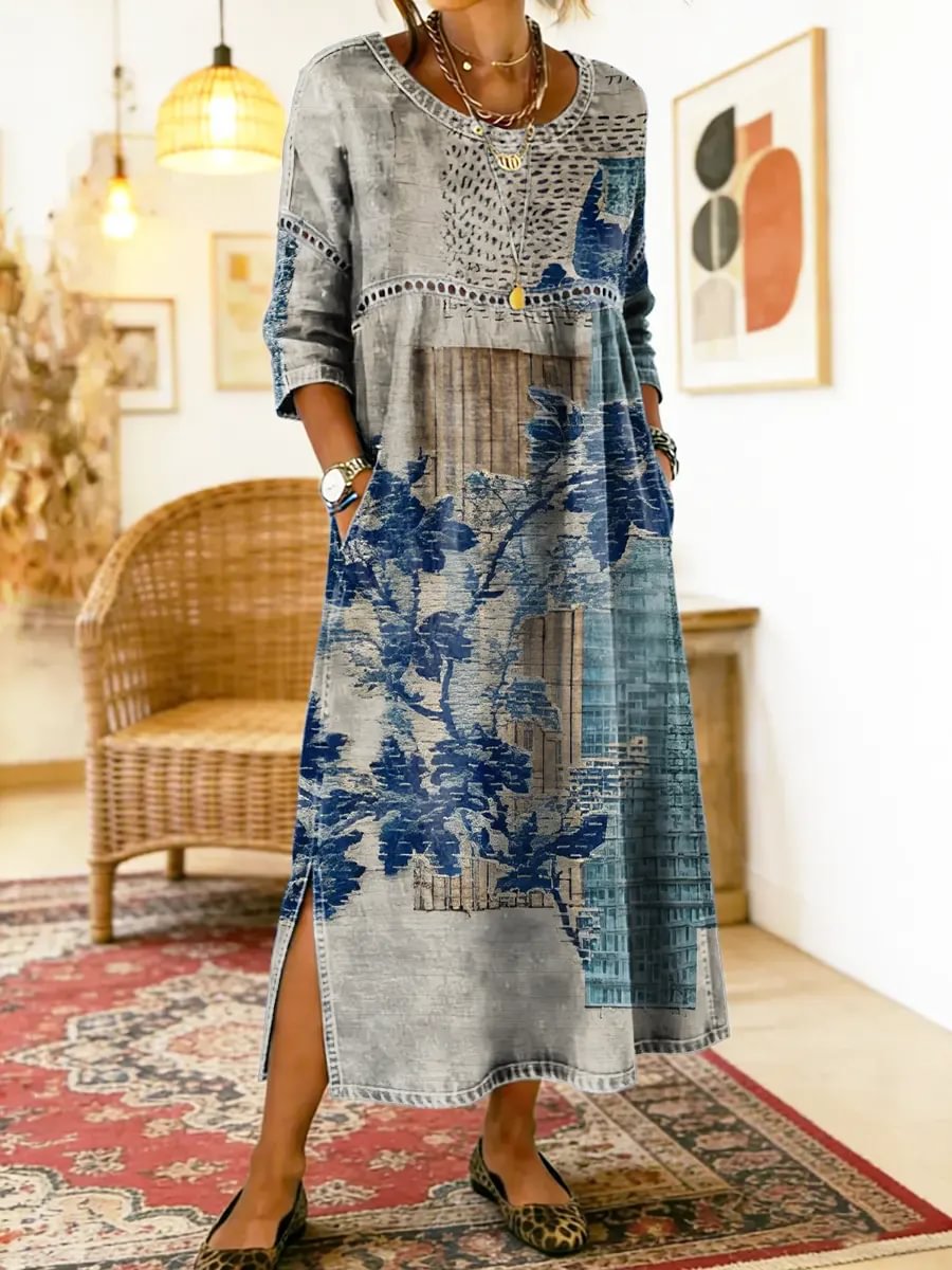 Robe longue imprimée fleurs bleues, manches 3/4, encolure ronde et empiècement ajouré.