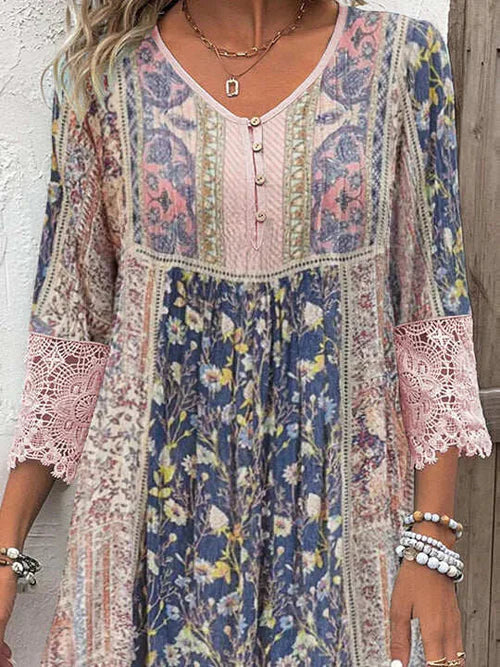 Robe bohème à encolure V boutonnée, motif floral bleu et rose, manches en dentelle
