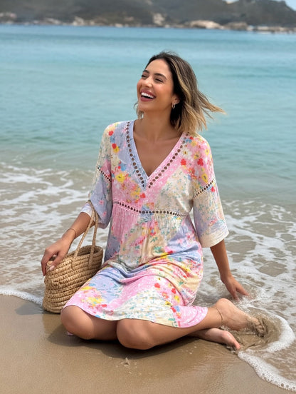 Robe fluide à manches 3/4, encolure V brodée, imprimé floral multicolore.
