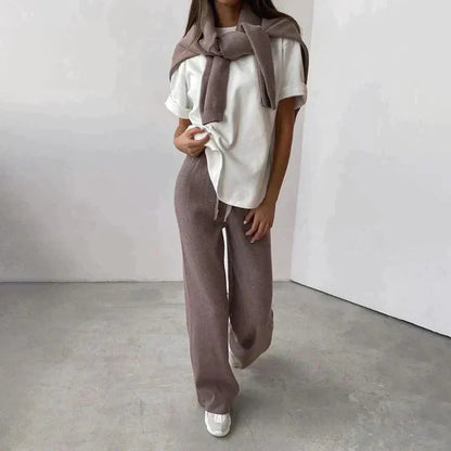 Ensemble pull col montant et pantalon de détente à taille élastique, tons taupe