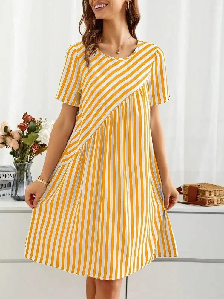 Robe d'été rayée jaune et blanche, encolure ronde, manches courtes évasées
