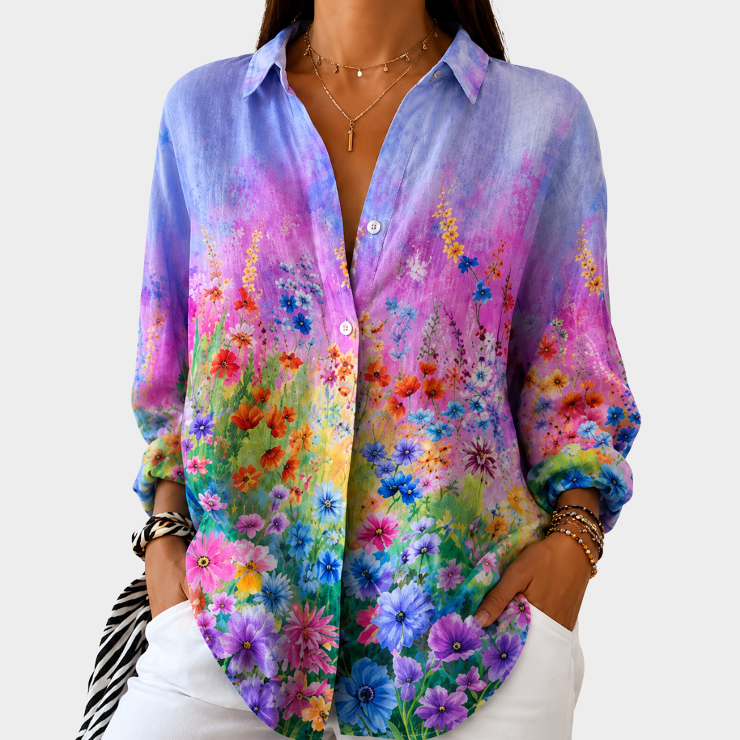 Chemisier boutonné à manches longues en voile bleu lavande, fleurs sauvages multicolores