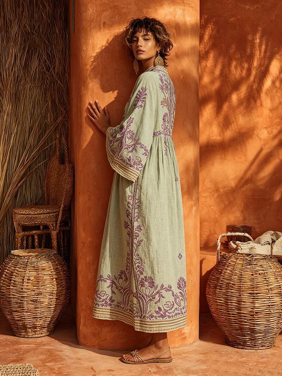 Robe longue vert sauge en lin, motifs floraux violet, col boutonné, manches larges