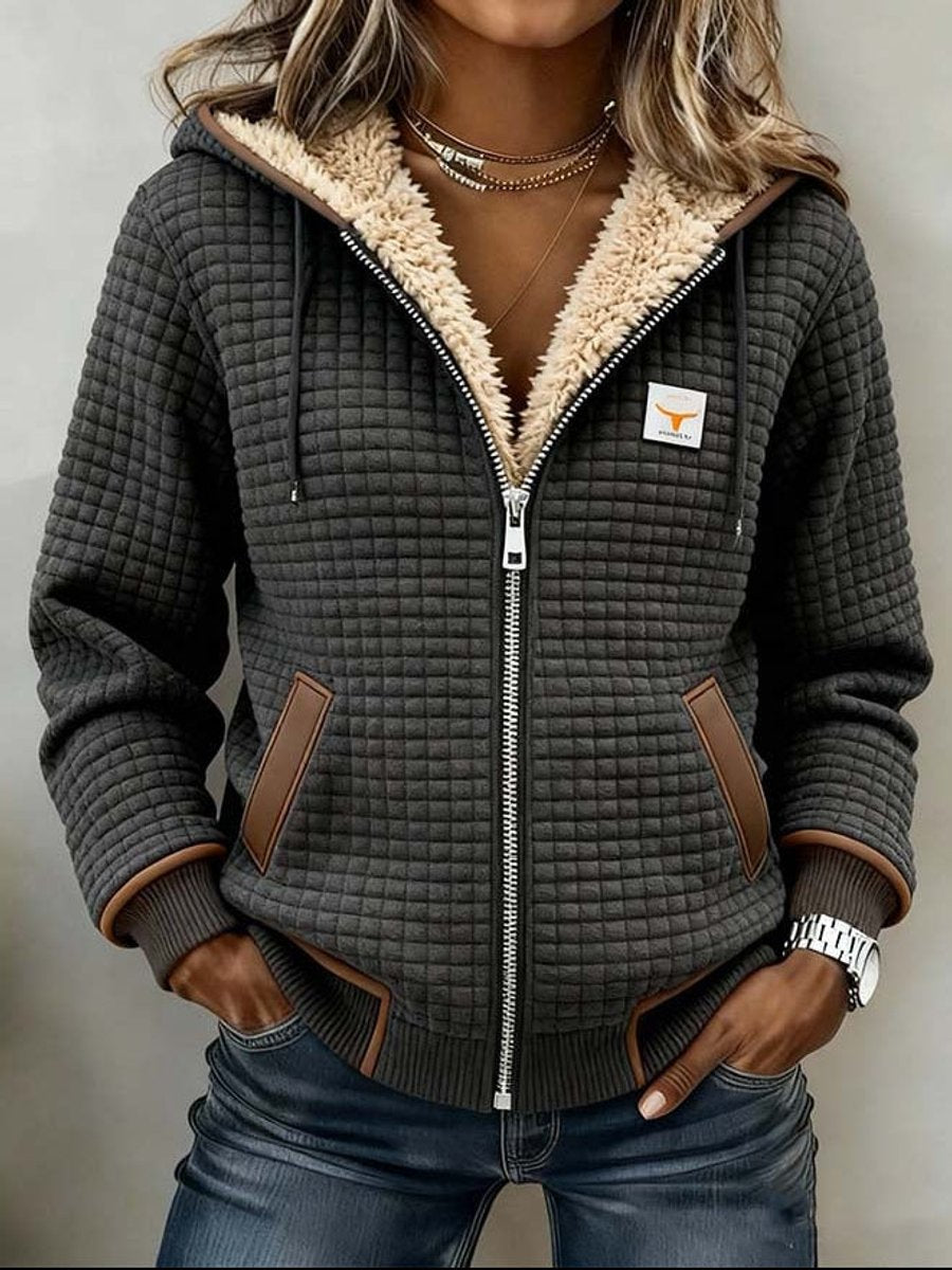 Veste sherpa à capuche zippée, gris foncé, doublure mouton beige et finitions marron.
