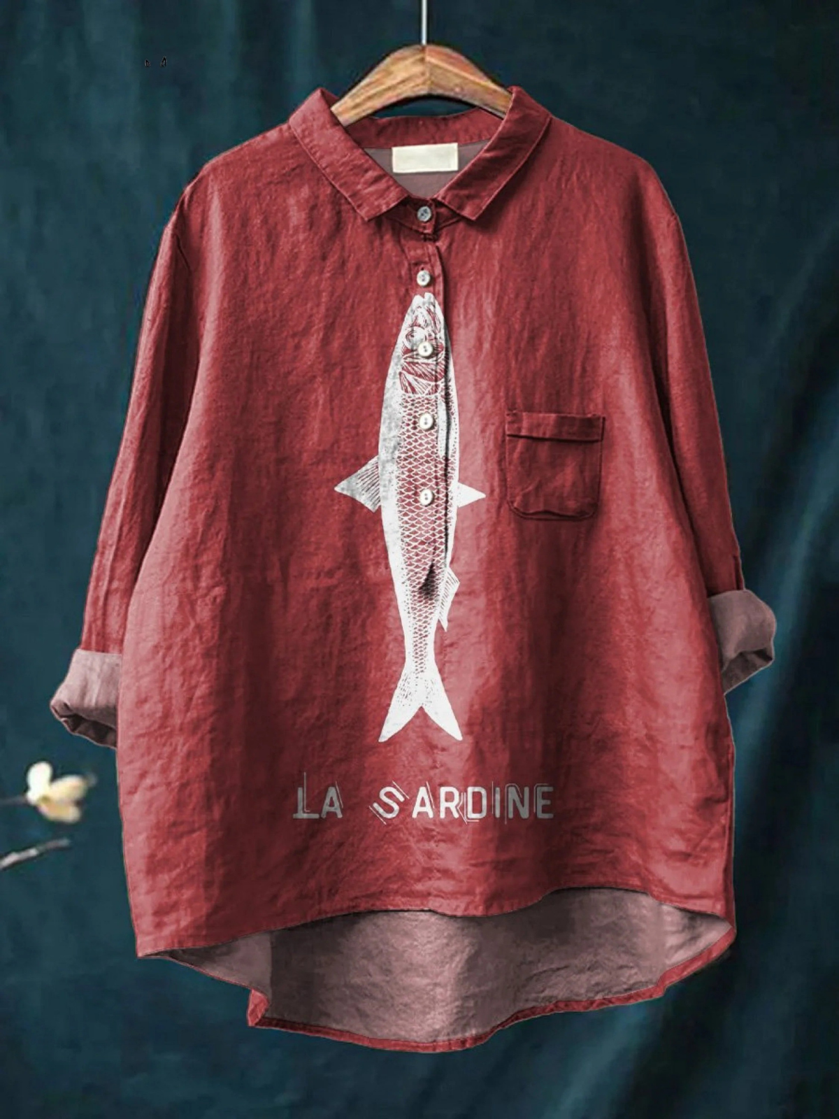 Chemise Faye rouge avec col et poche poitrine, imprimé poisson sardine blanc