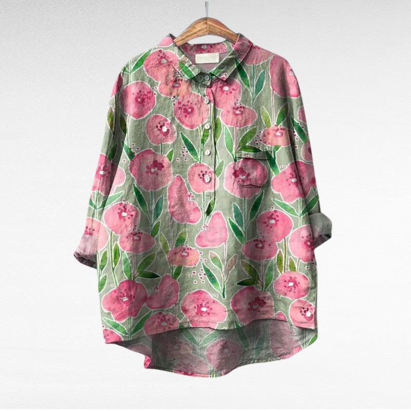 Blouse d’été en lin à motifs fleurs roses et feuillage vert, col chemise boutonné