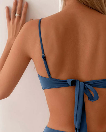Bikini deux pièces bleu marine, dos nu avec bretelles fines et nœud au centre