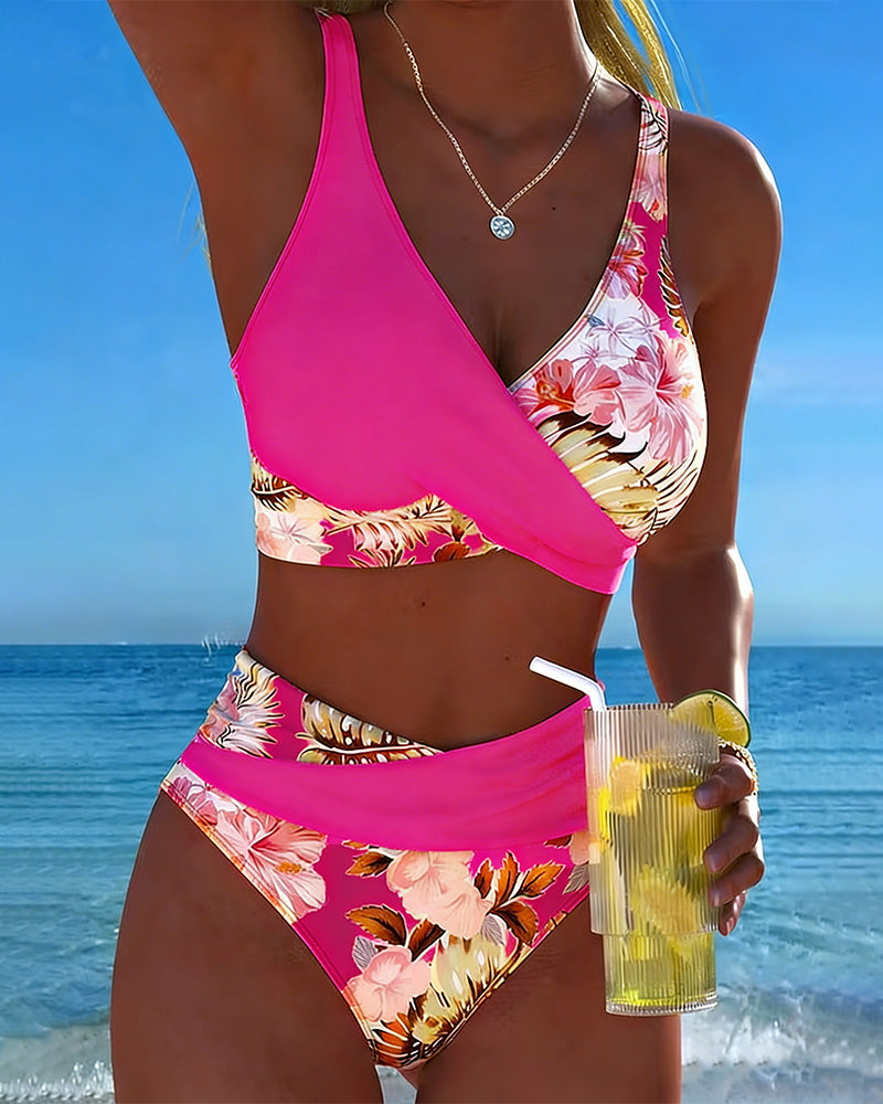 Maillot 2 pièces fuchsia et imprimé floral, haut croisé et bas taille haute