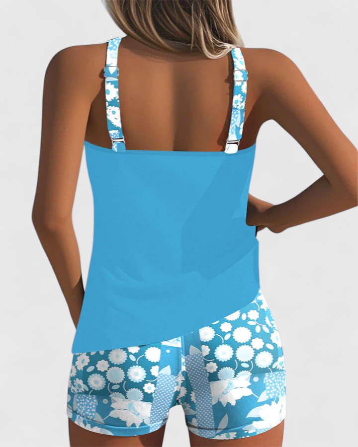 Maillot de bain confortable Aurianna bleu clair : top dos nageur et short imprimé fleurs bleu/blanc