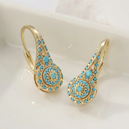 Boucles d’oreilles créoles dorées turquoise, motif floral rond en relief