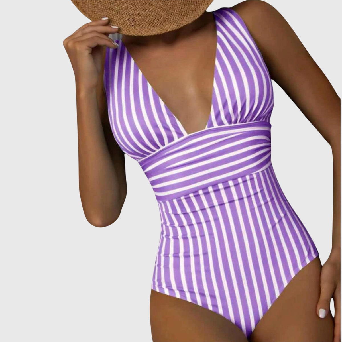 Maillot de bain une pièce violet rayé, décolleté plongeant V, manches courtes