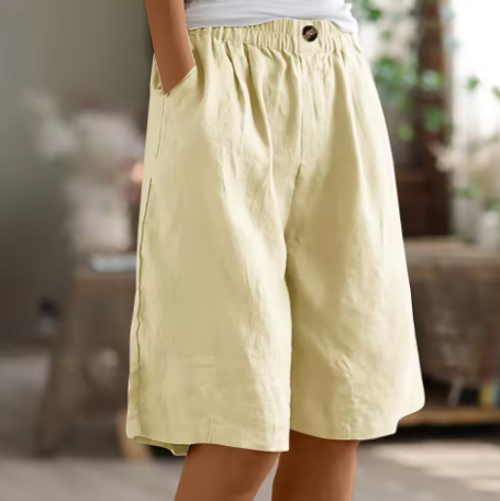 Short en coton beige clair, taille élastique, coupe ample, bouton devant