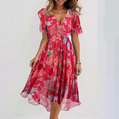 Robe courte rouge à fleurs, manches courtes volantées, taille smockée, décolleté V