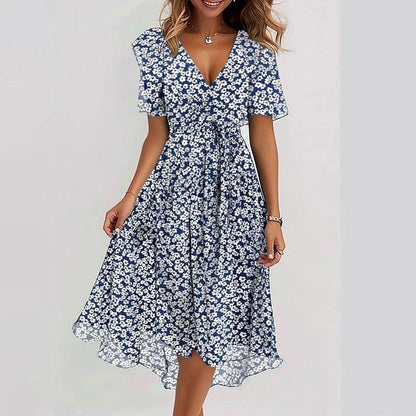 Robe courte bleu marine à imprimé fleurs blanches, manches courtes volantées, V