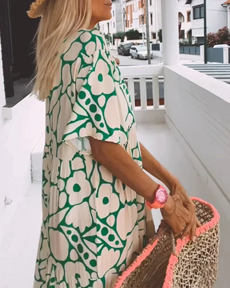 Robe d’été légère verte à motif géométrique, col en V, manches courtes, fluide.