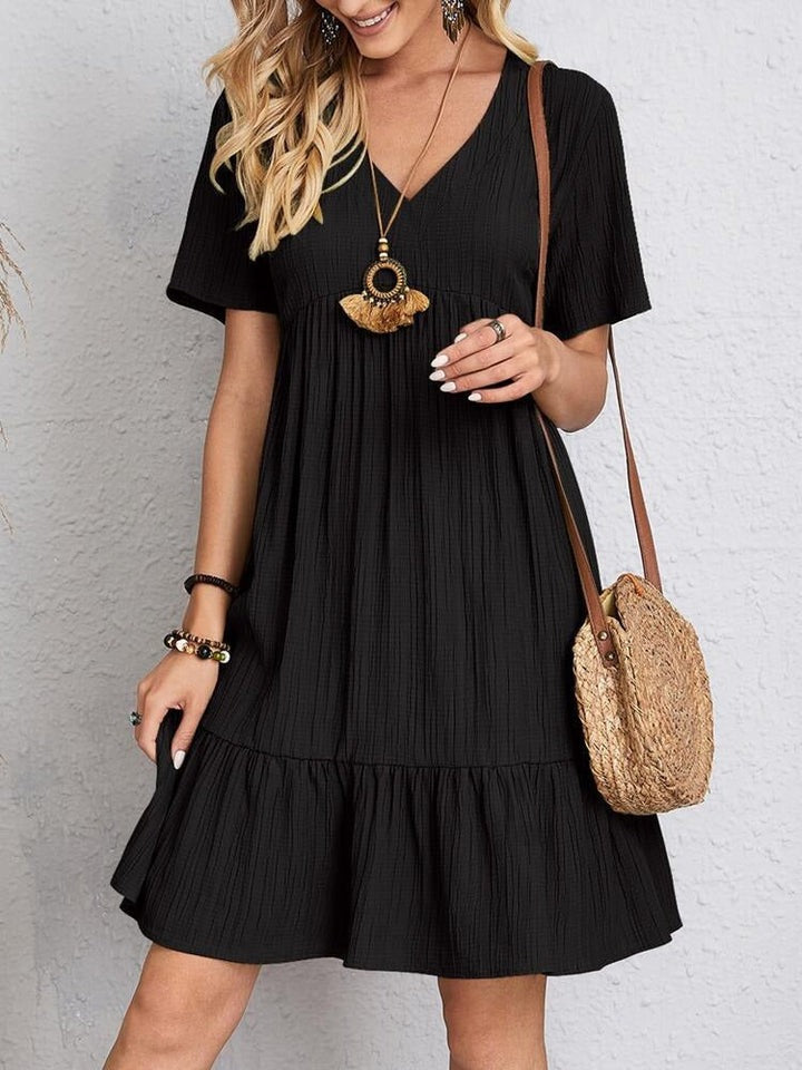 Robe courte ample à encolure V, manches courtes, volants superposés, noire