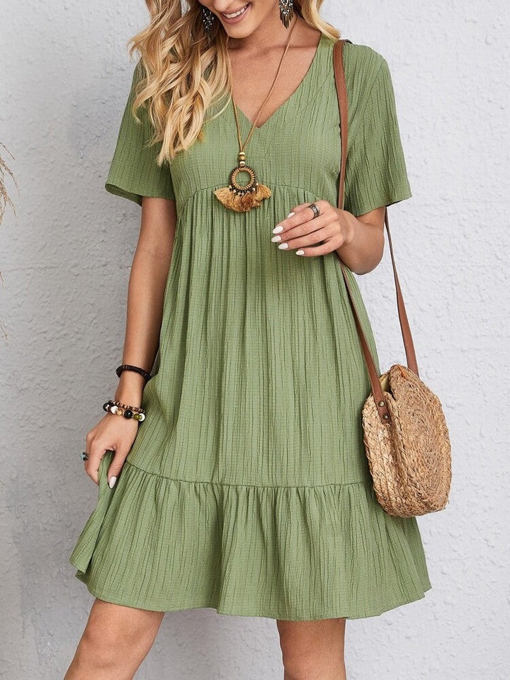 Robe courte ample à encolure V, manches courtes, volants superposés, vert