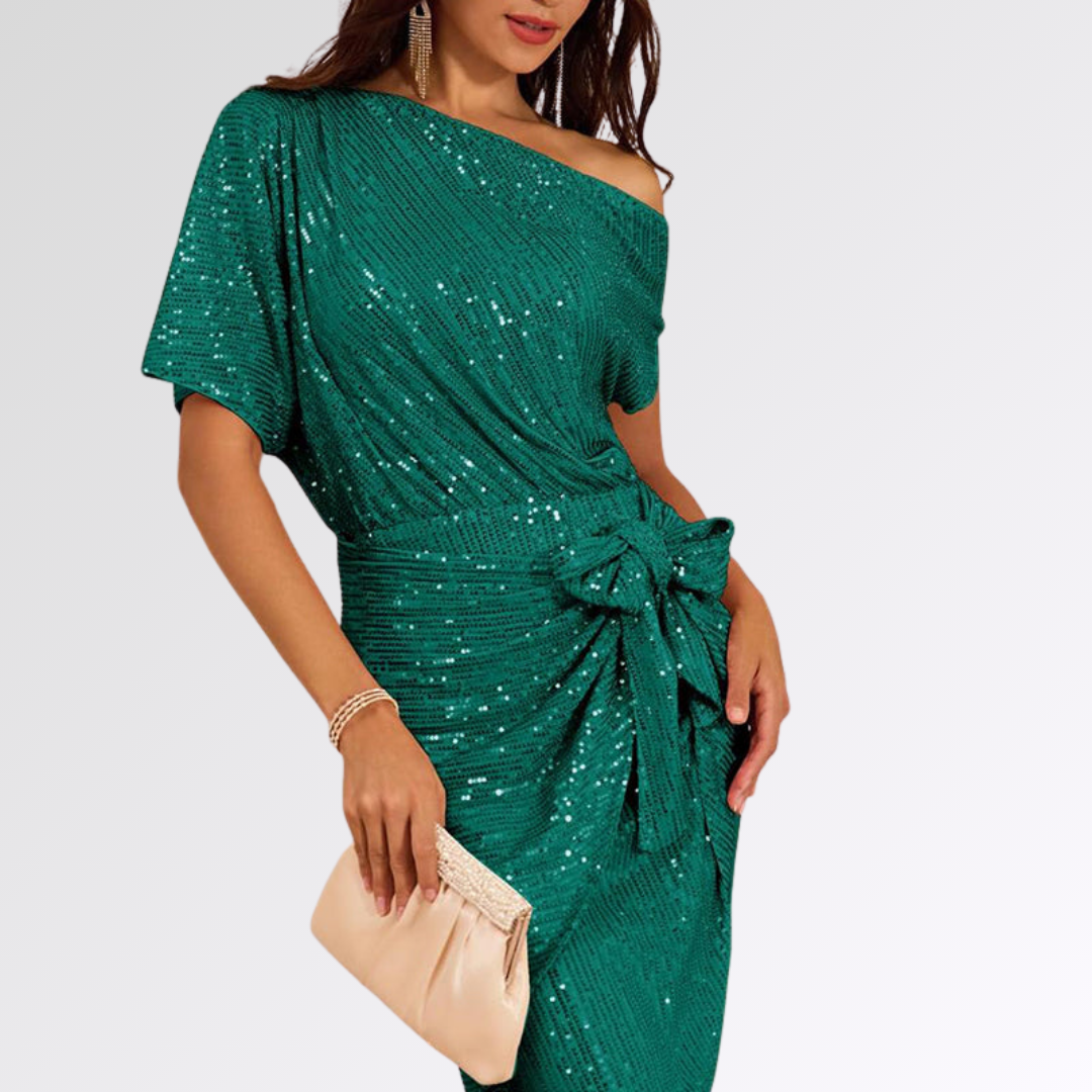 Robe asymétrique scintillante vert émeraude, encolure asymétrique, nœud sur le côté.
