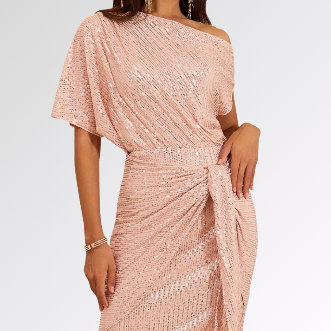 Robe asymétrique scintillante rose pâle, une épaule, drapé noué à la taille.