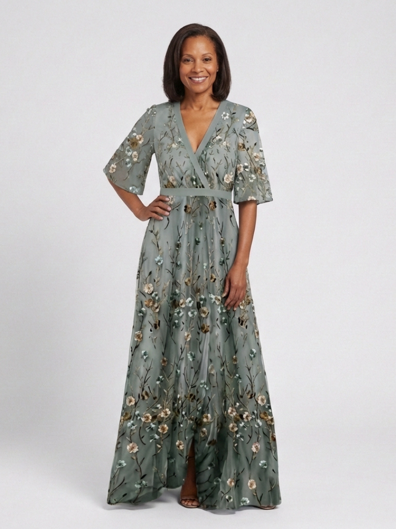 Robe longue fleurie vert sauge, col V, manches courtes, taille ceinturée