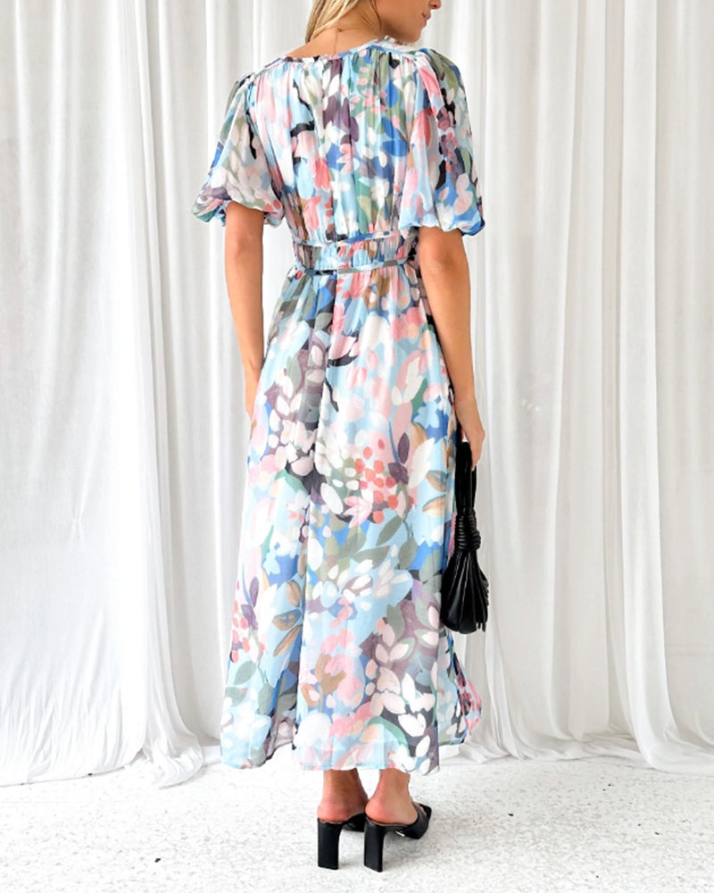 Robe bohème élégante bleu clair à fleurs, vue dos, manches bouffantes, ceinture