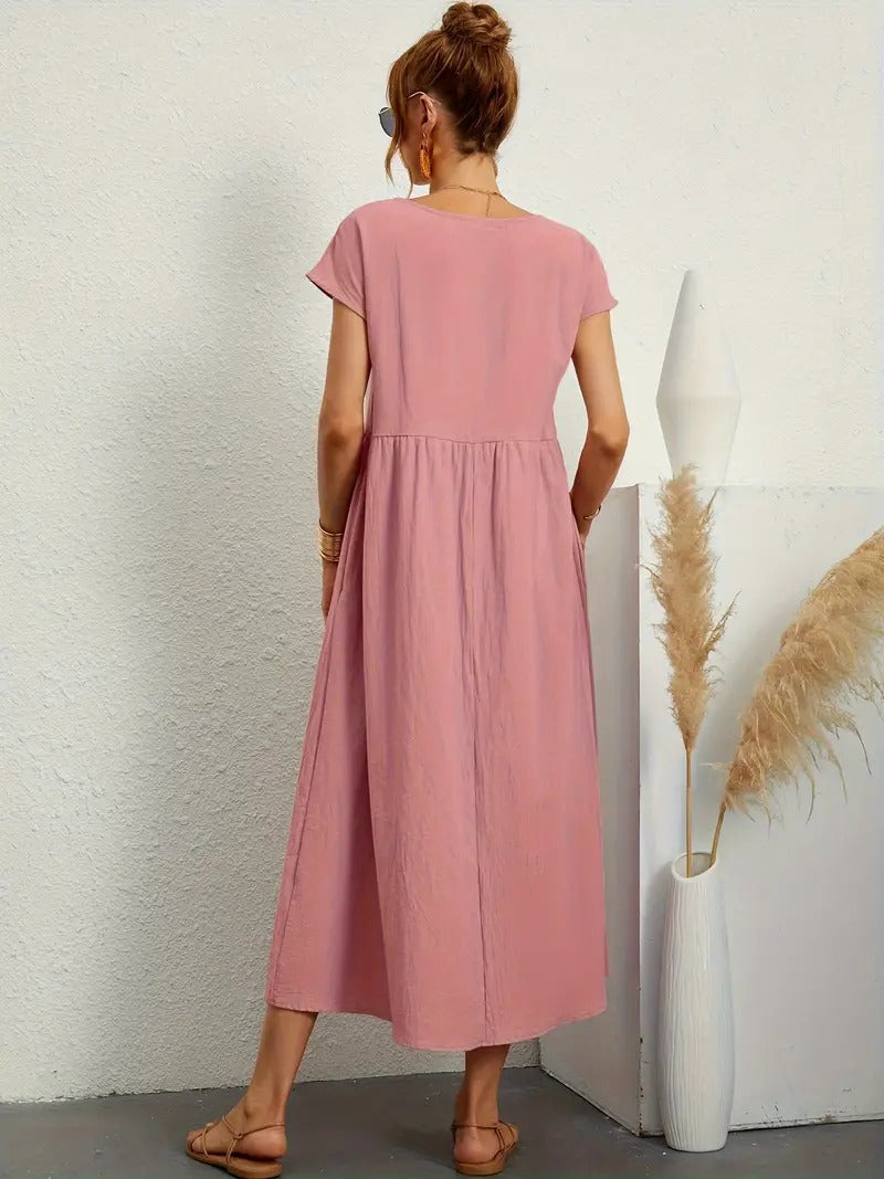 Robe mi-longue rose vue de dos, manches courtes et taille froncée