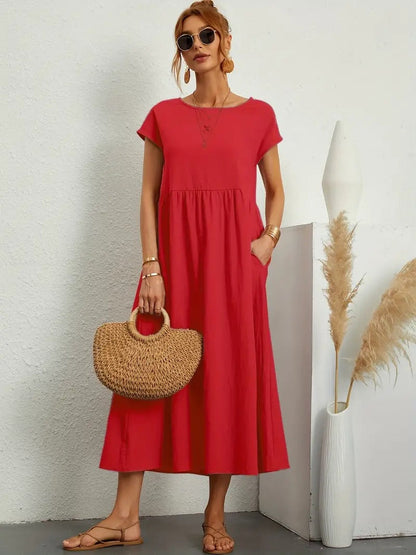 Robe rouge évasée à manches courtes, encolure ronde, taille froncée
