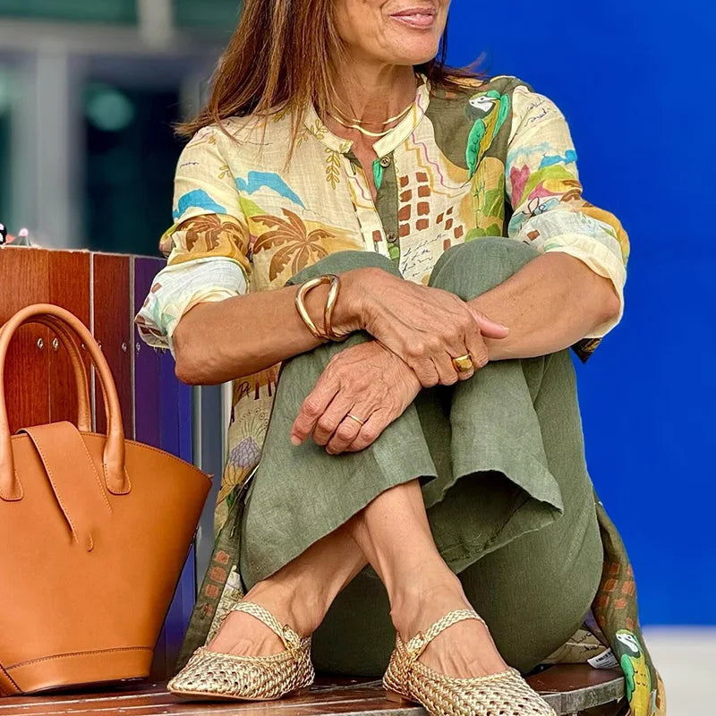 Ensemble en lin avec tunique boutonnée à motifs et pantalon vert