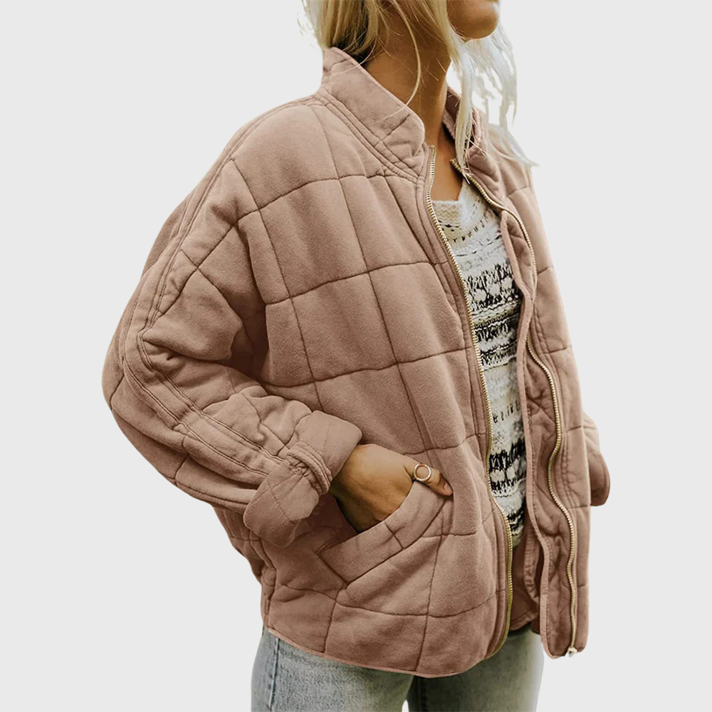 Veste matelassée oversize beige rosé, col zippé, poches et manches bouffantes