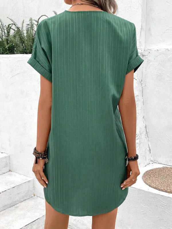 Robe d’été verte à rayures verticales, manches courtes, coupe droite, dos dégagé