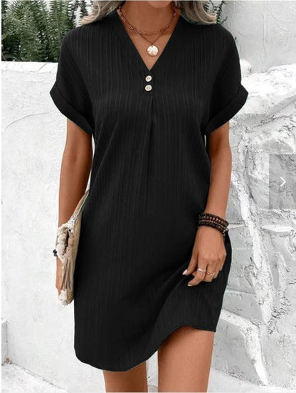 Robe d’été noire à rayures verticales, encolure en V boutonnée, manches courtes