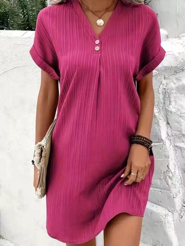 Robe d’été rose à rayures verticales, encolure en V boutonnée, manches courtes