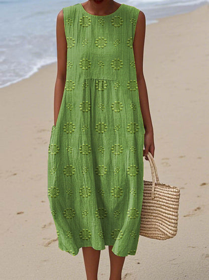 Robe d’été sans manches verte à broderies ajourées, base évasée et volants