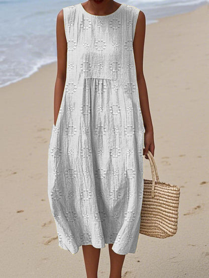 Robe d’été sans manches blanche à broderies ajourées, coupe évasée