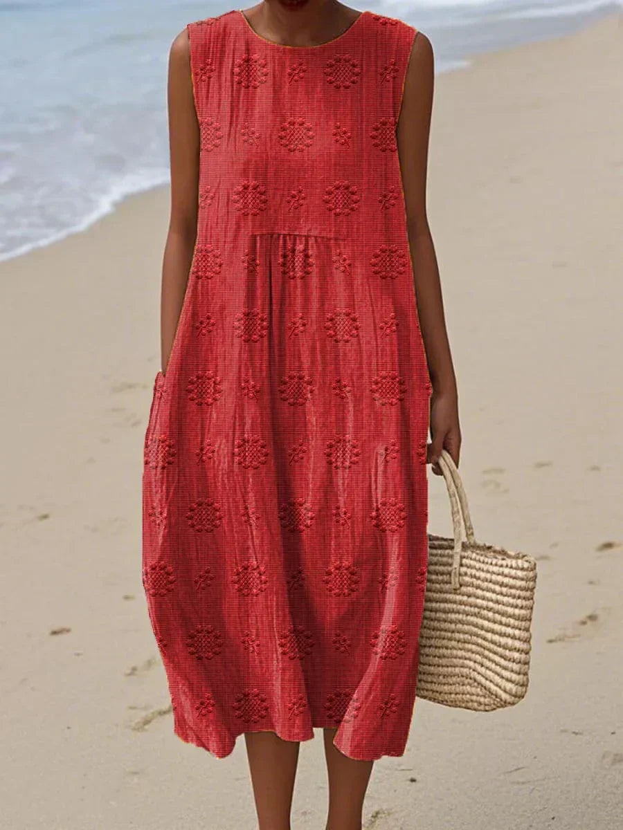 Robe d’été sans manches rouge à broderies ajourées et base évasée