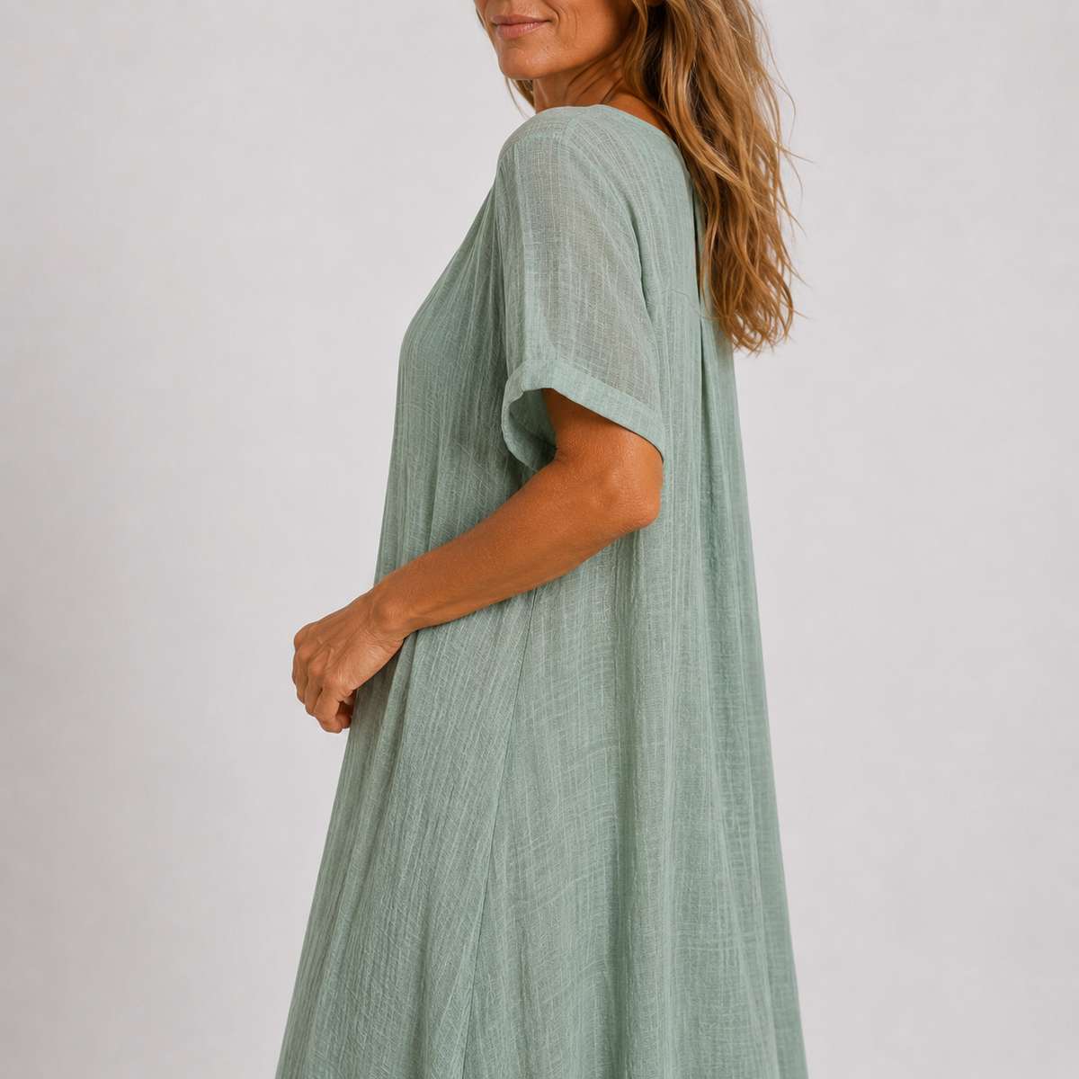 Robe longue fluide vert clair à encolure en V, manches courtes évasées